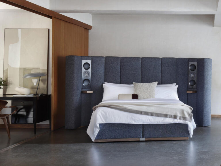 SAVOIR SEVENTYFIVE KEF Speaker bed 02