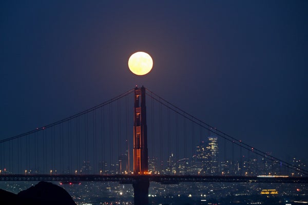 Super moon rises over the Golden Gate Bridge 1