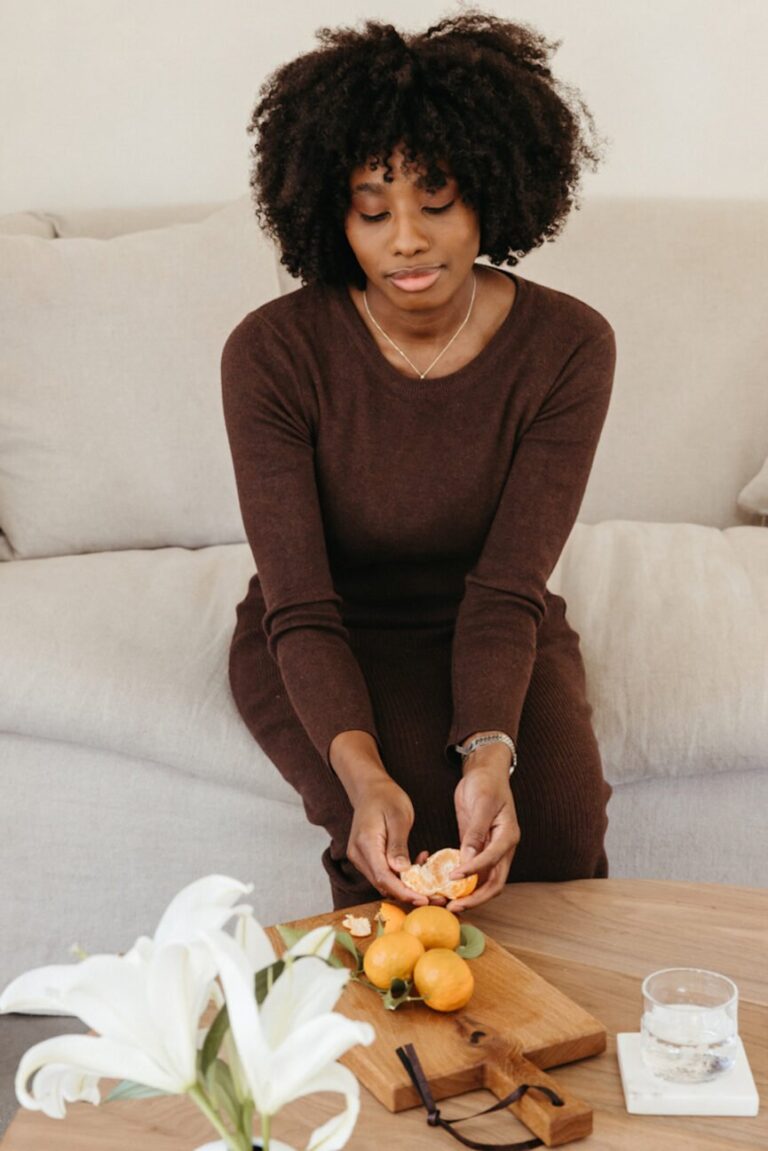 woman peeling oranges 865x1296