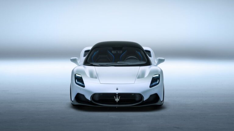 Medium 16857 MaseratiMC20 1152x648